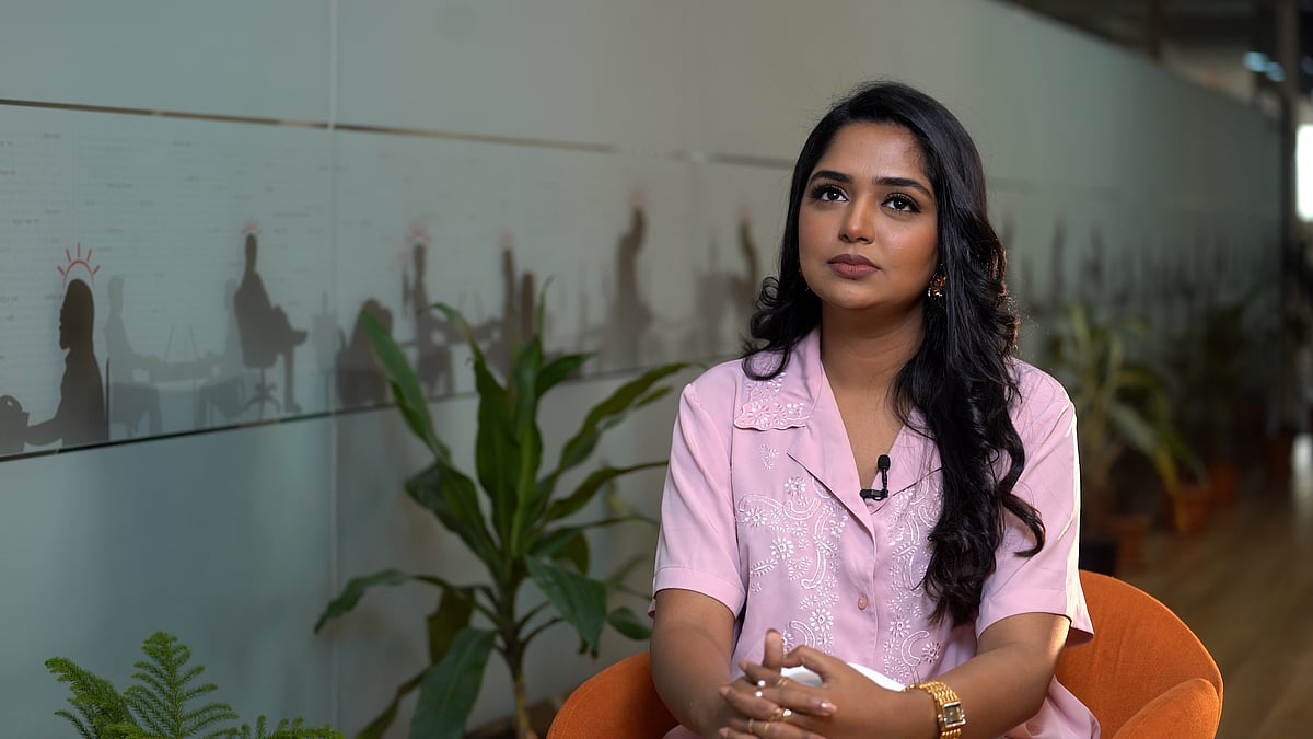 বিদেশি সিনেমাগুলো অভিনয়ে সাহায্য করে: হিমি