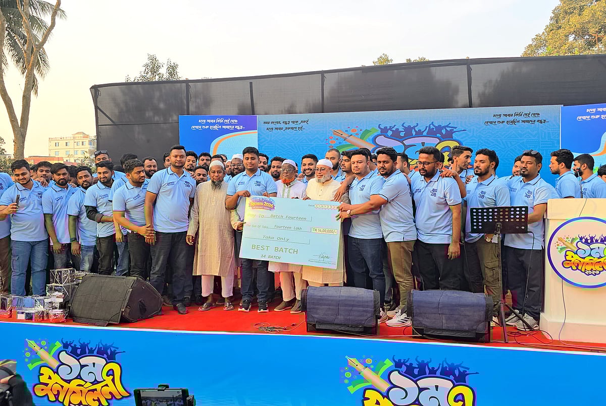 হাসনাত আবদুল্লাহর পাশে স্কুলজীবনের বন্ধুরা, উপহার দিলেন ১৪ লাখ টাকা