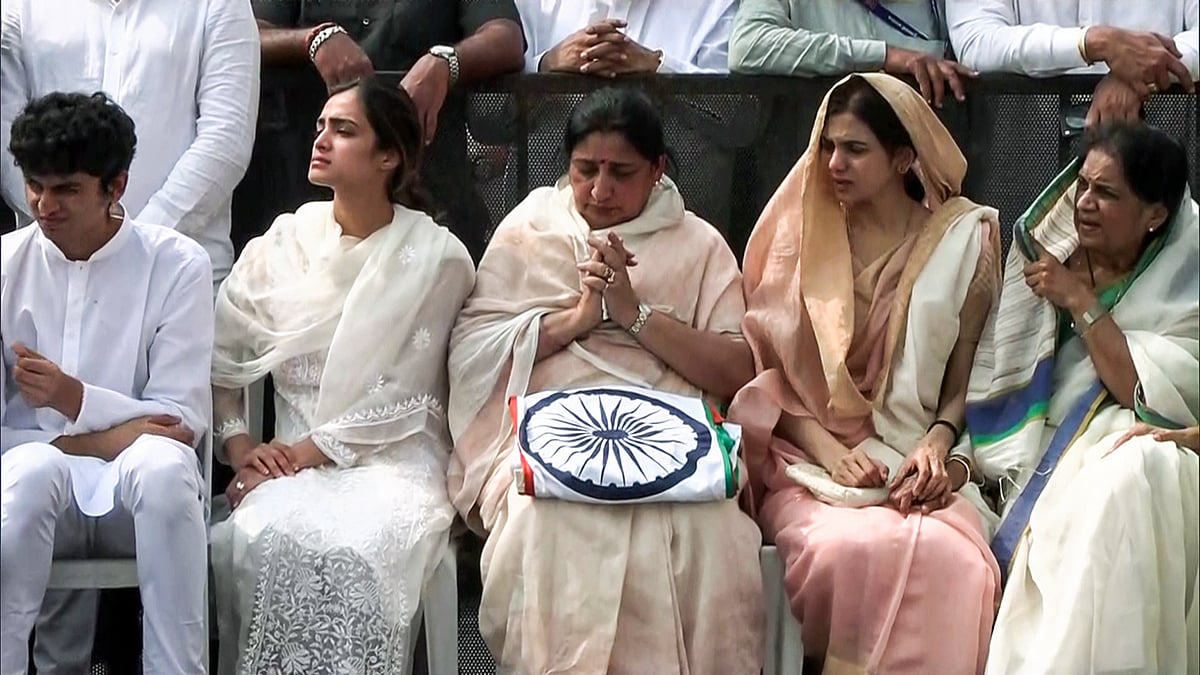 মহারাষ্ট্রের উপমুখ্যমন্ত্রী হচ্ছেন অজিত পাওয়ারের স্ত্রী সুনেত্রা