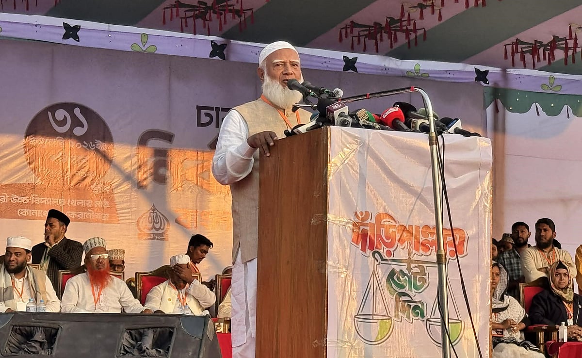 যখন জনগণ জবাব চাচ্ছে, তখন তারা গণভোট নিয়ে একটু একটু বলা শুরু করেছে