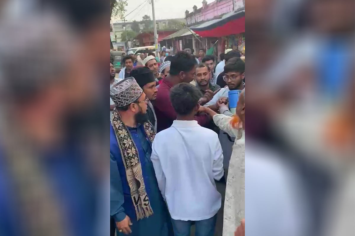 ‘আওয়ামী দোসর’ বলে ইসলামী ফ্রন্টের প্রার্থীর প্রচারে বাধা