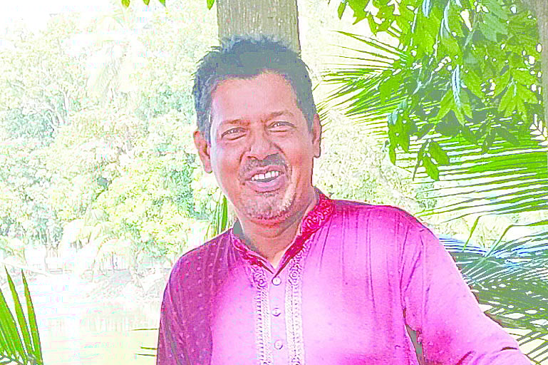 সুযোগ পেলেই মানুষের জন্য গাছ লাগান বৃক্ষপ্রেমী নুরুল