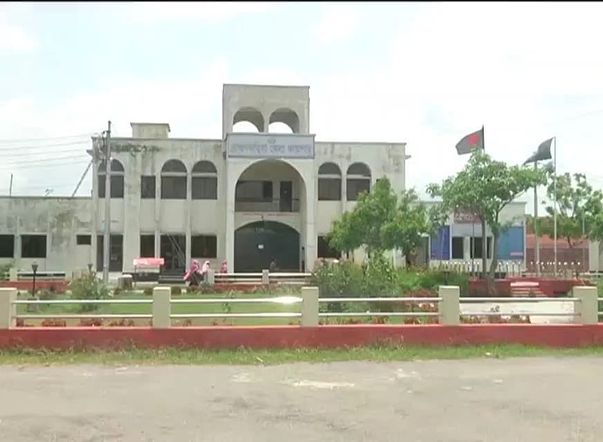 এক আসামির জামিনের কাগজ দেখিয়ে অন্য আসামির পলায়ন, ৬ কারারক্ষী বরখাস্ত