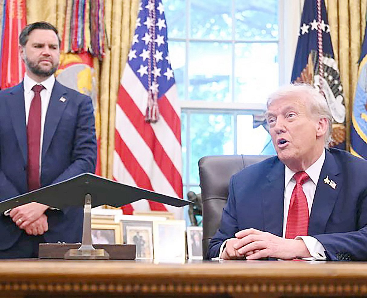 ট্রাম্পের ‘টাইটানিক’ কি ভেসে থাকতে পারবে?