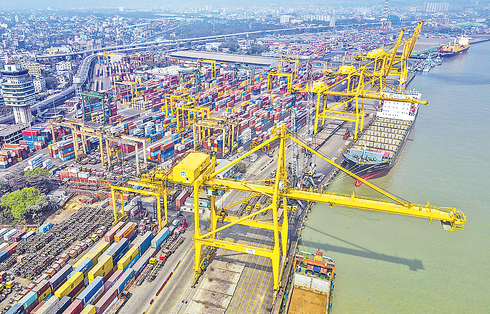 এনসিটি নিয়ে চুক্তি, দর–কষাকষি ডিপিওয়ার্ল্ডের সঙ্গে, বন্দরে অচলাবস্থা