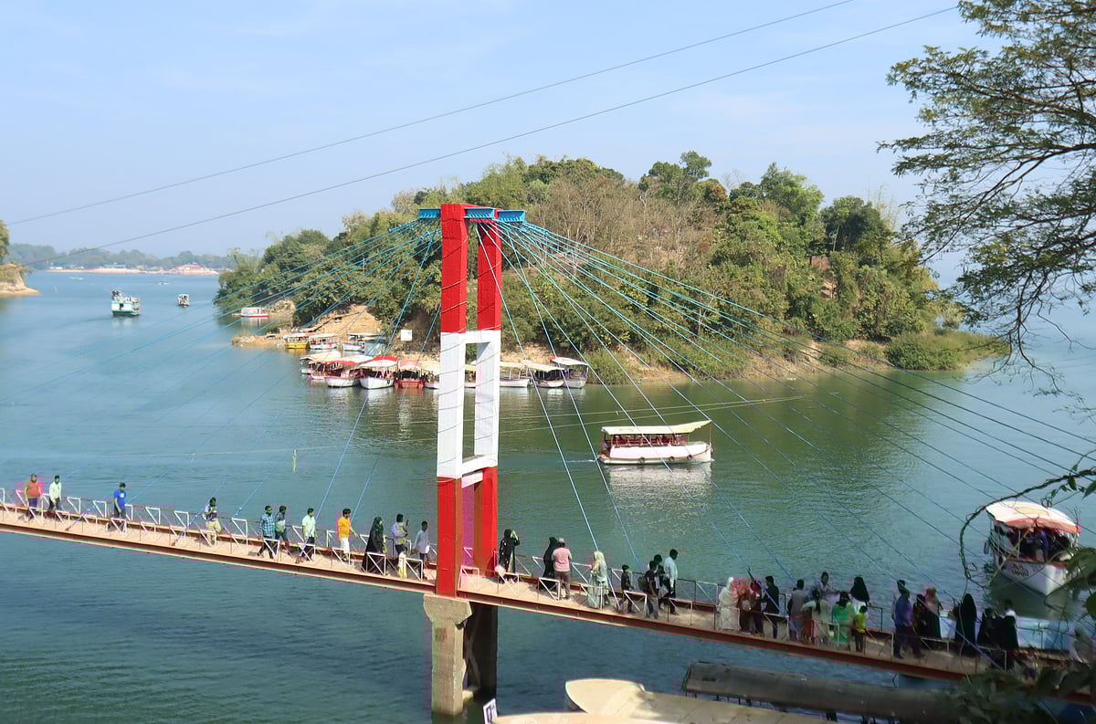 পর্যটনে মুখর রাঙামাটি