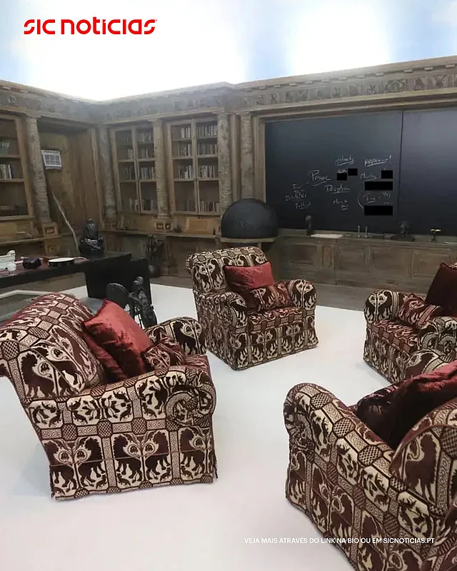 অতিথিদের জন্য একাধিক আলাদা ভবনে এমন বিলাসবহুল আসবাব ছিল 