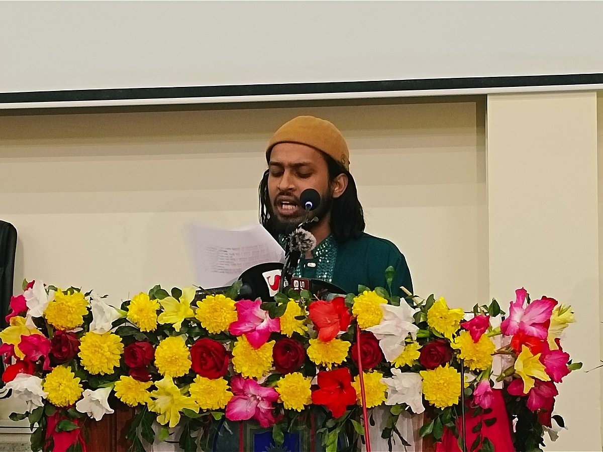 গণভোটবিষয়ক সভায় হঠাৎ ‘ফ্যাসিস্ট শিক্ষকদের’ নাম ঘোষণা রাকসু জিএস আম্মারের