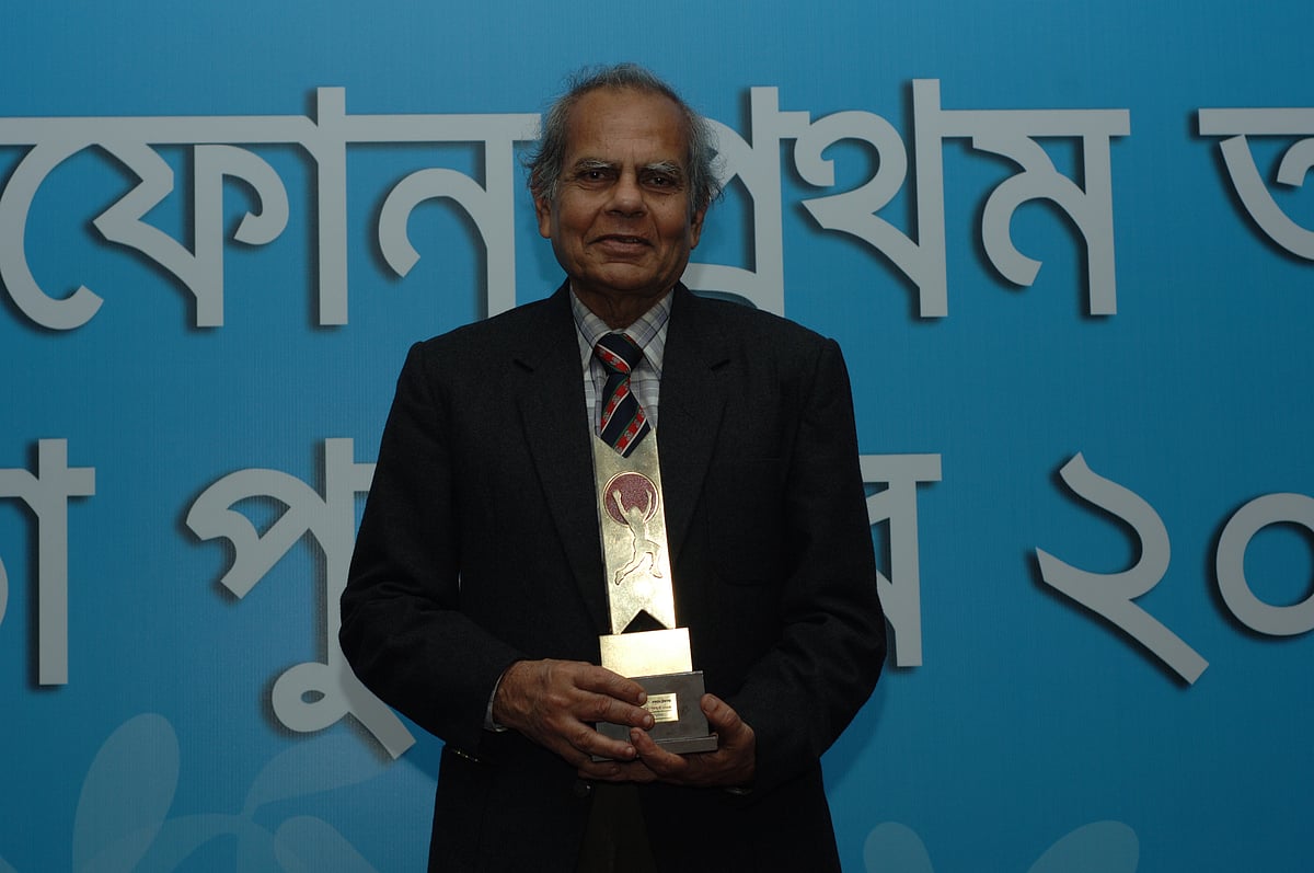 ক্রীড়াঙ্গনের ধ্রুপদি নায়ক: ফুটবল ও হকির চিরসবুজ রণজিৎ দাস