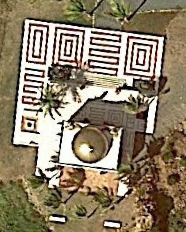 এরকম দেখতে ওপর  থেকে এই রহস্যময় স্থাপনা