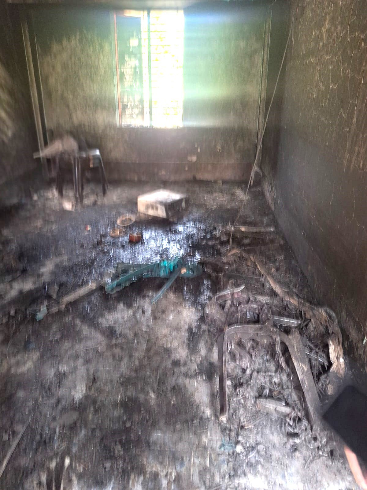 নোয়াখালীতে বিএনপির নির্বাচনী কার্যালয়ে আগুন