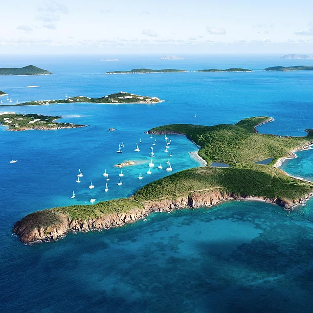 পের চারপাশে রয়েছে কোরাল রিফ, যা সামুদ্রিক জীববৈচিত্র্যের জন্য গুরুত্বপূর্ণ