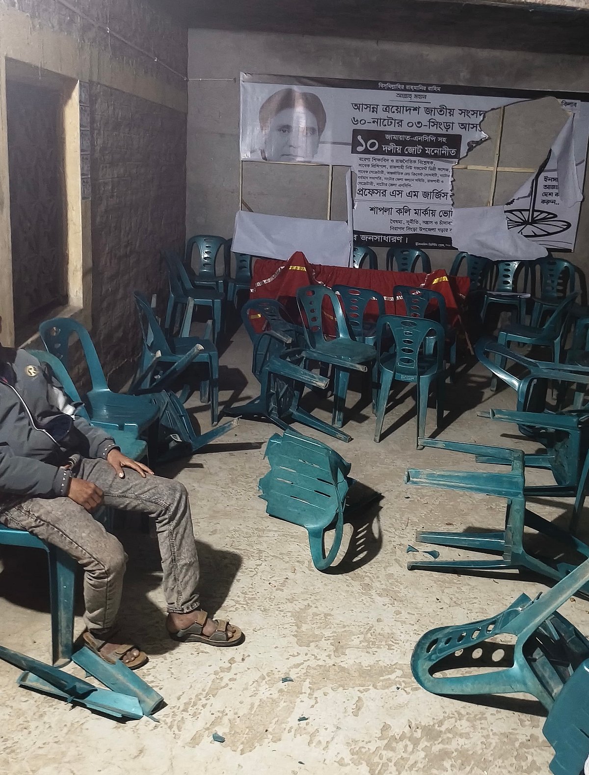 নাটোর-৩: এনসিপির নির্বাচনী কার্যালয়ে হামলা, আহত ২