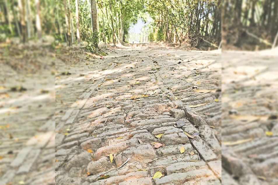 সাড়ে ৬০০ বছরের এক ধুলামাখা পথ