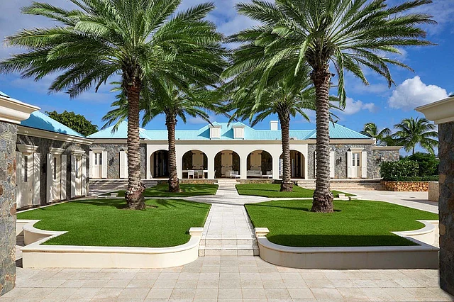 মেইন হাউস, গেস্ট হাউস ও কটেজ আছে এখানে