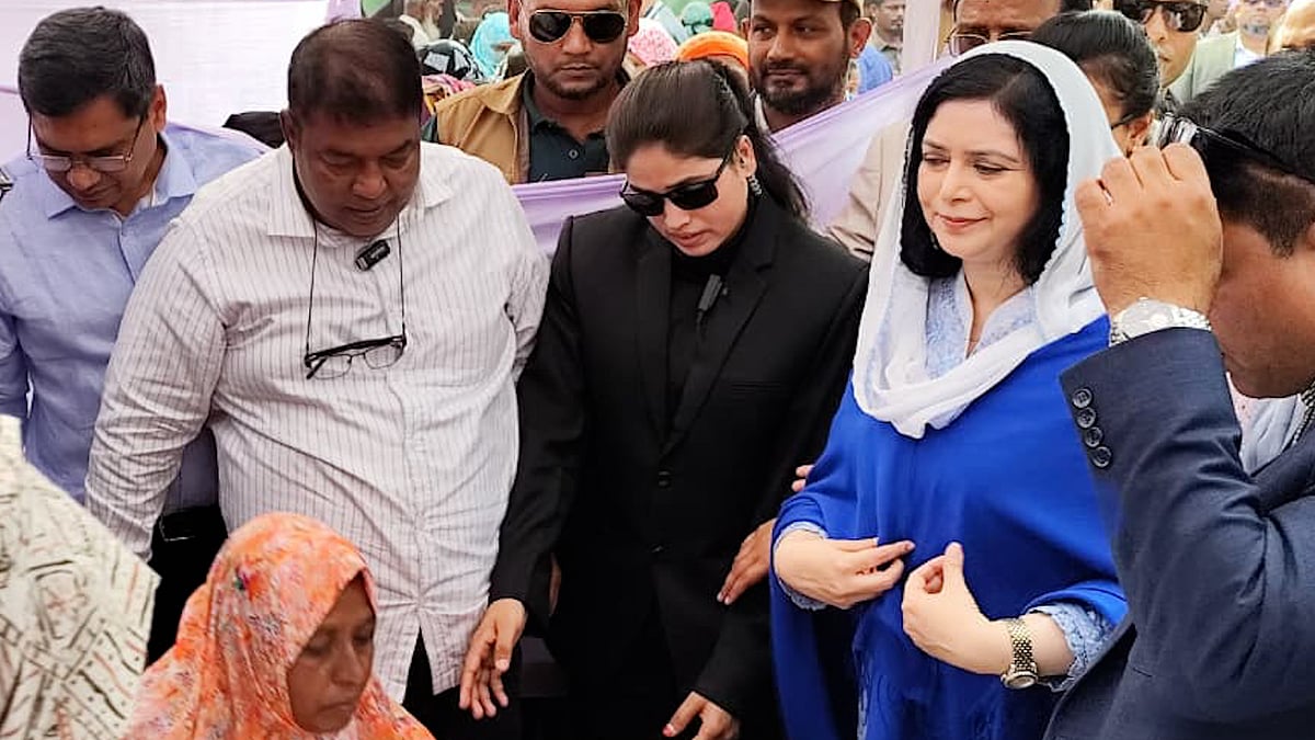 কড়াইল বস্তিতে স্বাস্থ্যসেবা কার্যক্রম পরিদর্শনে জুবাইদা রহমান