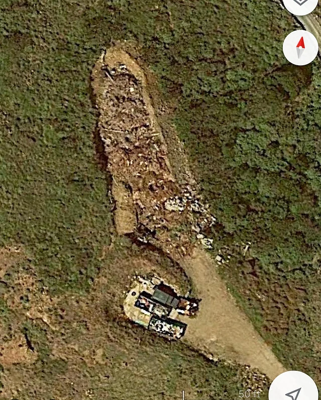 লিটল সেন্ট জেমস আইল্যান্ড আজ পরিচিত পেডোফাইল আইল্যান্ড নামে। এখানকার অনেক ইমেজ সেই আলামত দিচ্ছে