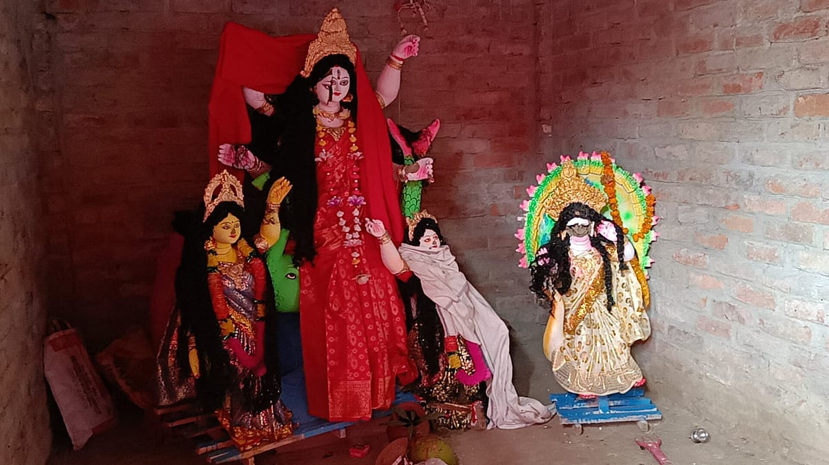 ফরিদপুর শহরে রাতের অন্ধকারে মন্দিরের প্রতিমা ভাঙচুর