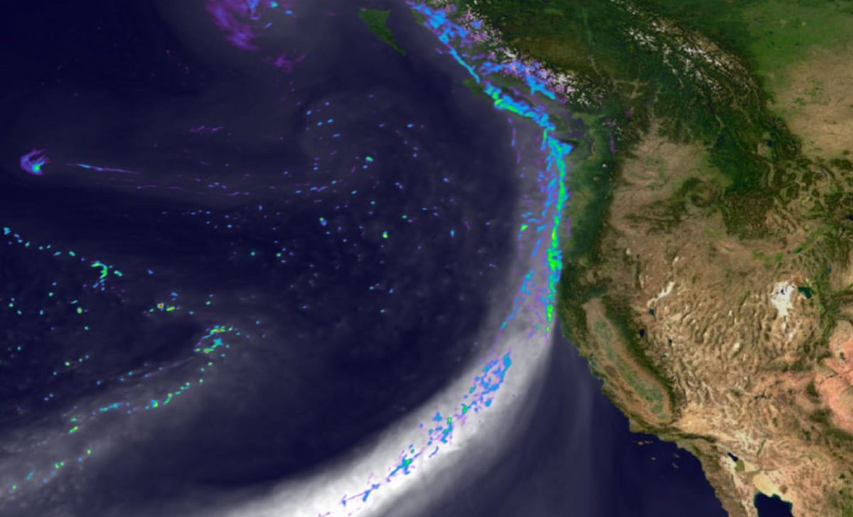 হুমকির মুখে উপকূলীয় শহর