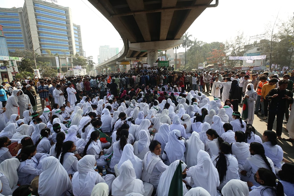 ২৪ ঘণ্টার ‘আলটিমেটাম’ দিয়ে সাতরাস্তা মোড় ছাড়লেন কারিগরির শিক্ষার্থীরা