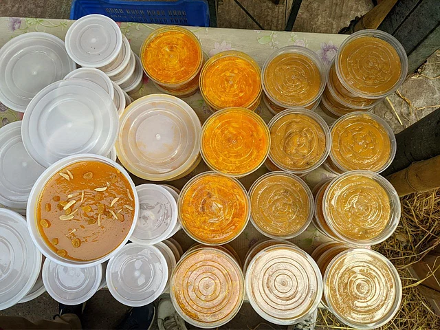 নানা পদের হালুয়ার সুগন্ধ পাওয়া যাচ্ছিল পুরো এলাকায়