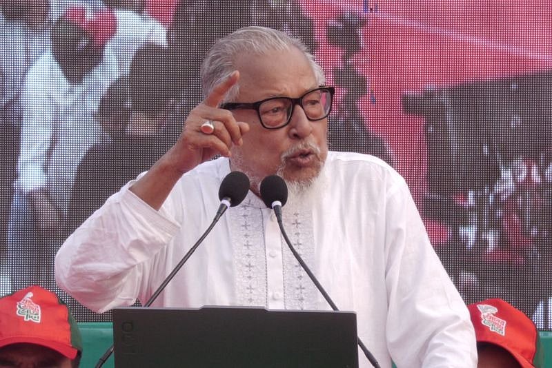 এখন দেখি সবুজ বাস দিয়েও কিছু লোক চলাচল করে: নজরুল ইসলাম খান