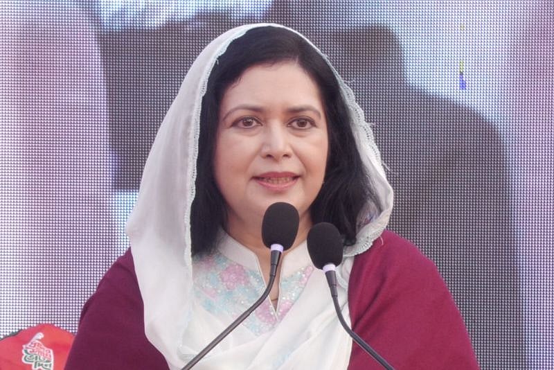 বস্তিবাসী ও গার্মেন্টস কর্মীদের সঙ্গে হাত মেলালেন জুবাইদা রহমান