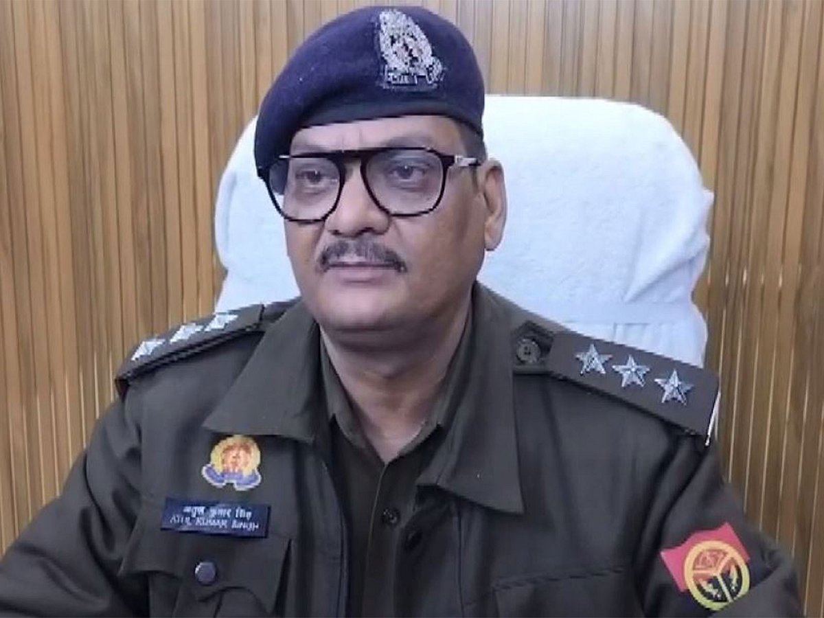 বাসা থেকে একে একে লাফিয়ে তিন বোনের আত্মহত্যা, কী কারণ বলছে পুলিশ