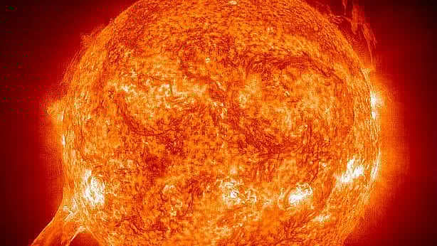 দুই দিনের ব্যবধানে সূর্য থেকে ধেয়ে এলো চারটি শক্তিশালী সৌরশিখা