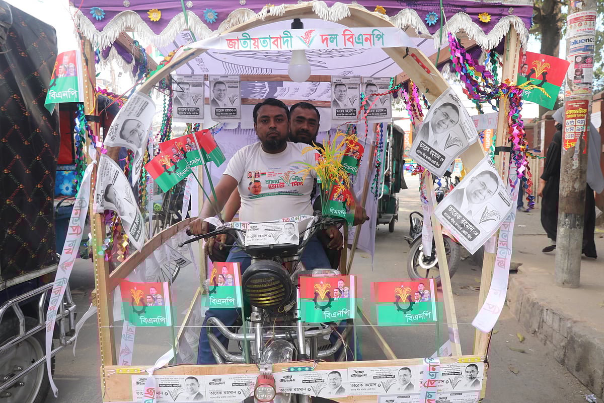 নির্বাচনী প্রচার ঘিরে উৎসবের আমেজ