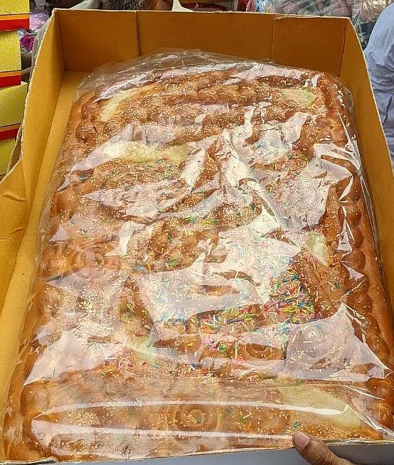 নানা আকারের এই রুটিগুলো শবে বরাতে এখানকার মূল আকর্ষণ