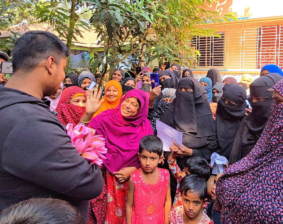 মাঠে ‘শক্ত’ প্রতিদ্বন্দ্বী নেই, তবু ঘাম ঝরাচ্ছেন হাসনাত আবদুল্লাহ