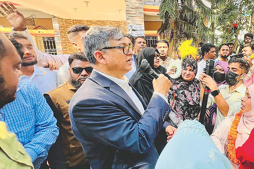 ভোটারের মুখে আবেগ কম, হিসাব বেশি 