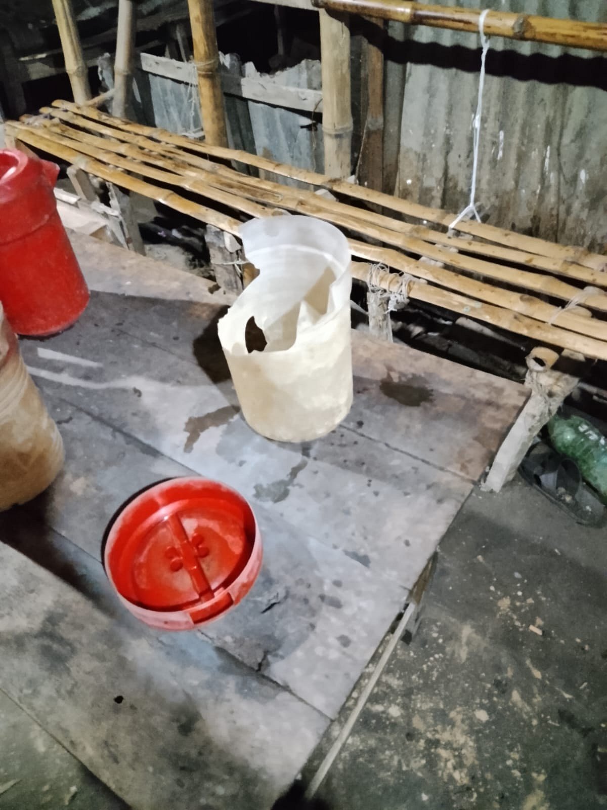 রাজশাহীতে ফেস্টুন ছেঁড়ার অভিযোগে জামায়াতের দুই কর্মীকে মারধর, আটক ১