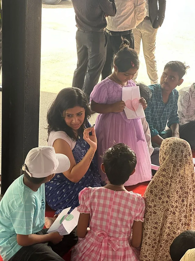 তিনি শিশু, প্রাপ্তবয়স্ক ও বয়স্ক সব বয়সীদের সঙ্গে কাজ করেন