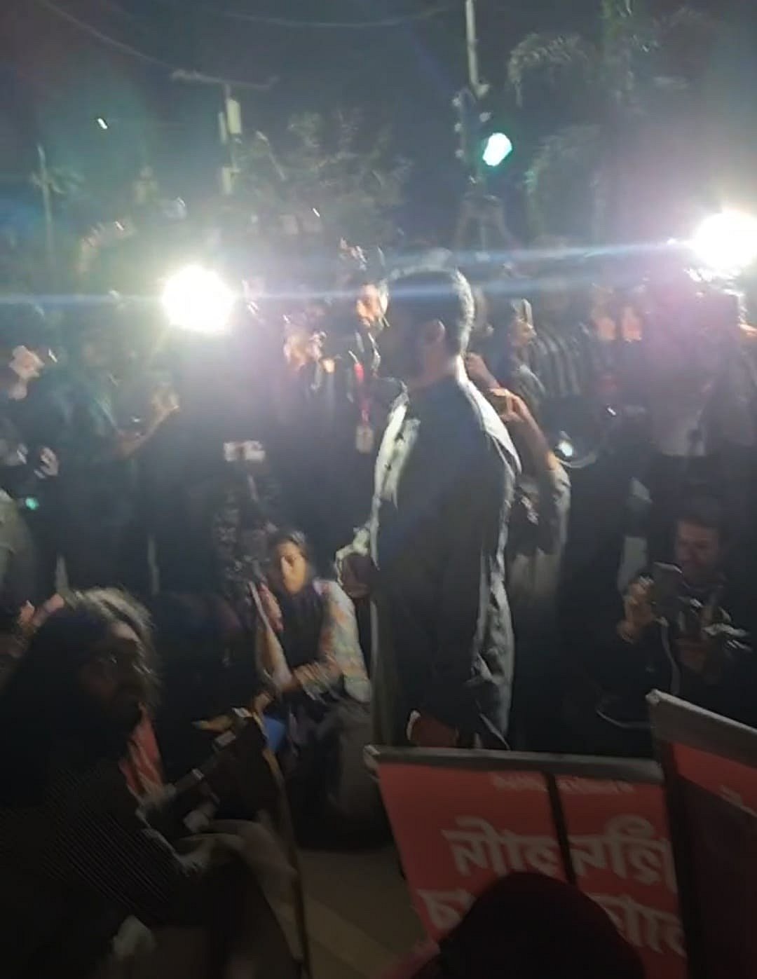 জাতিসংঘের অধীনে হাদি হত্যার তদন্ত দাবিতে ইনকিলাব মঞ্চের অবস্থান চলছে