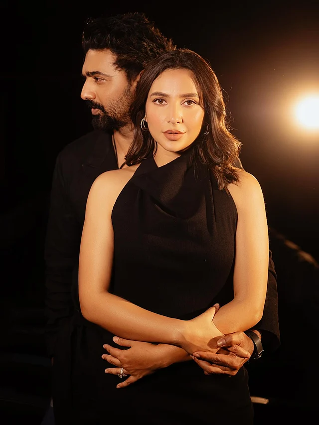 দেশুর ঘনিষ্ঠ এই ফ্রেমগুলো  অনুরাগীদের মন ছুঁয়ে গিয়েছে