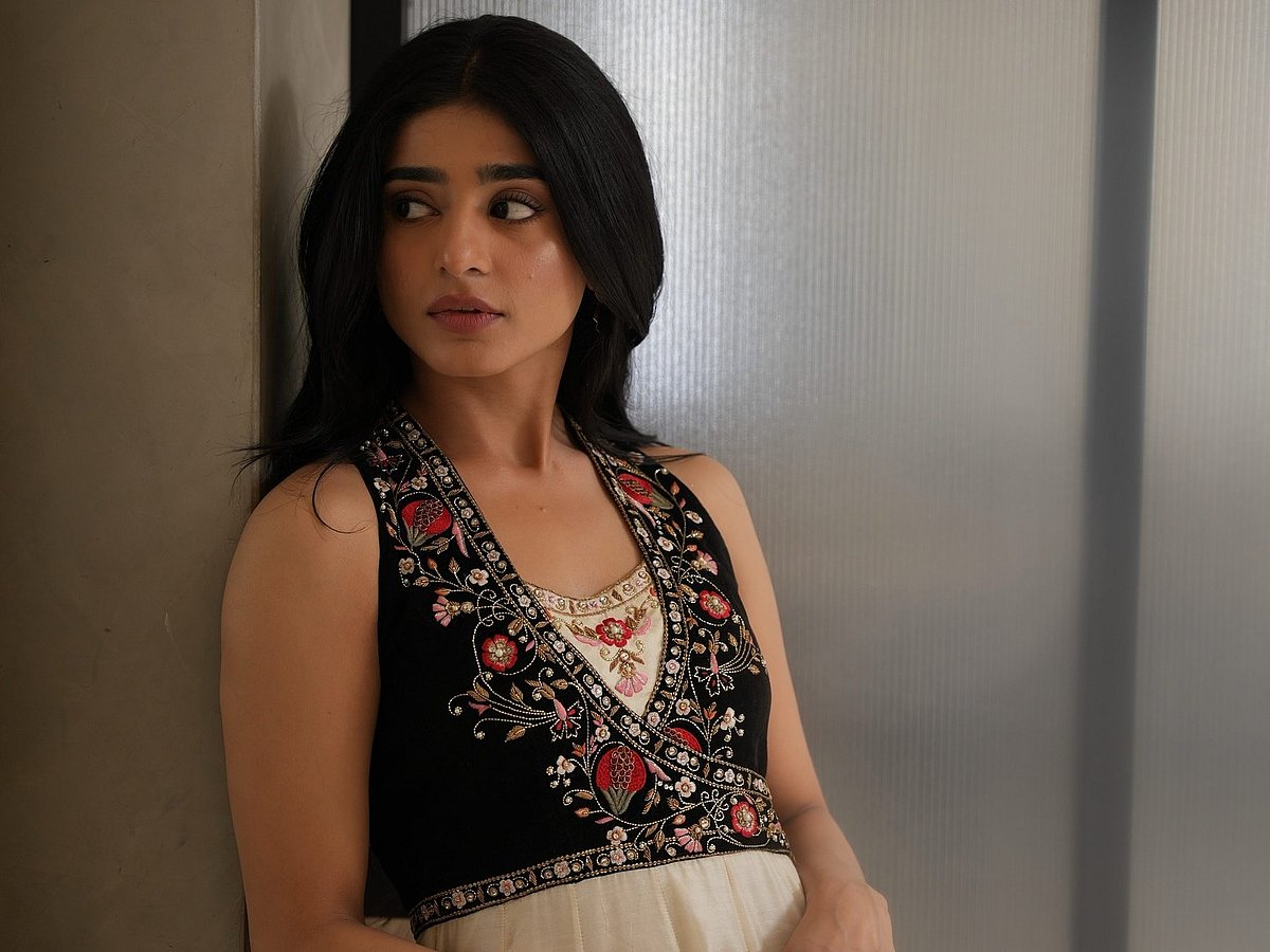 আলোচিত এই পাকিস্তানি অভিনেত্রীকে কতটা চেনেন