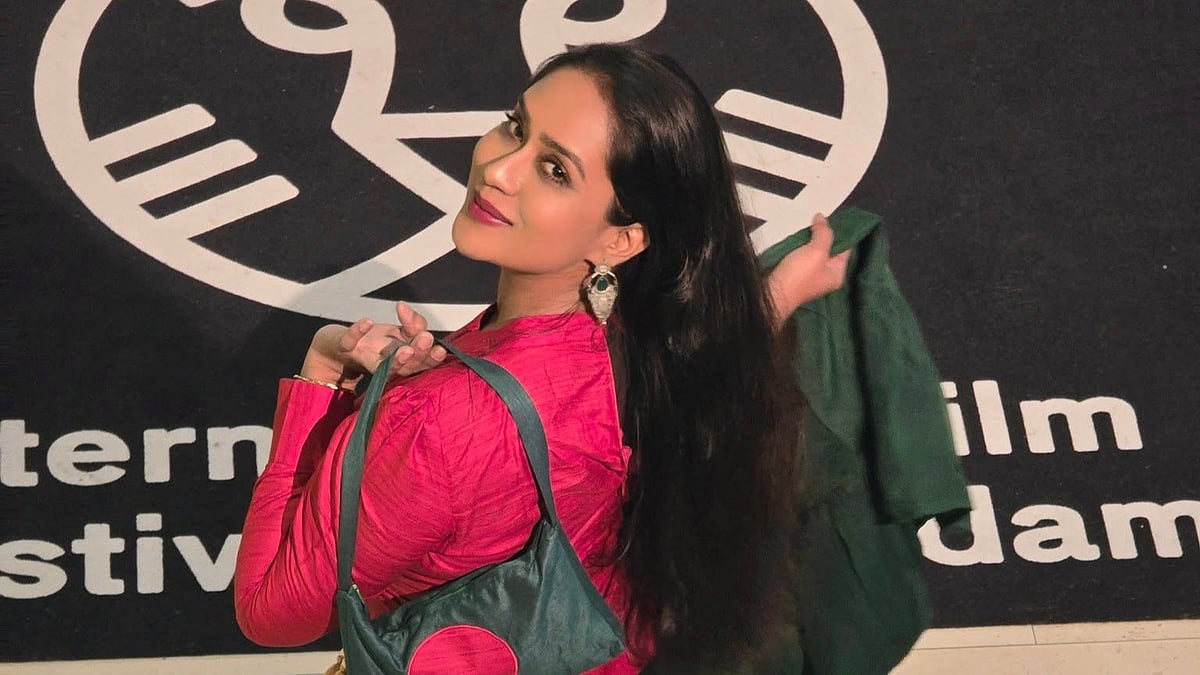 মাকে মনে পড়ছে, রটারড্যামে আবেগপ্রবণ মম