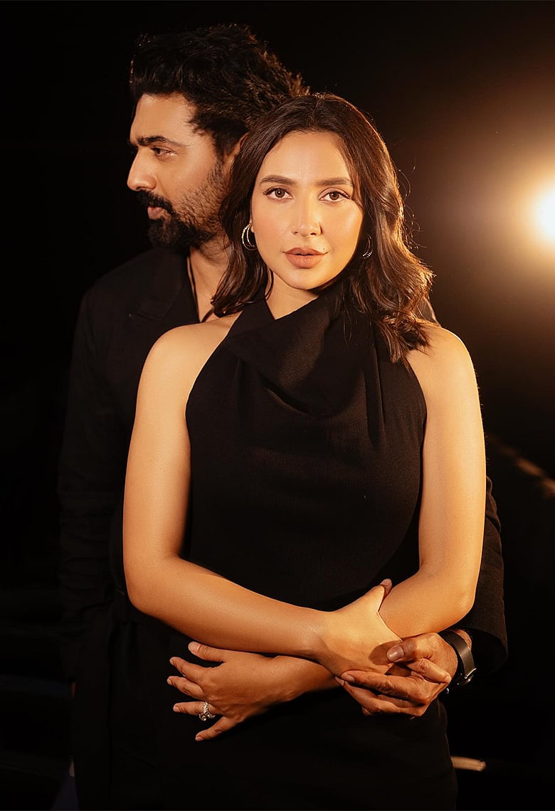 নতুন লুকে চমকে দিলেন 'দেশু' জুটি, আবেগে ভাসছেন ভক্তরা