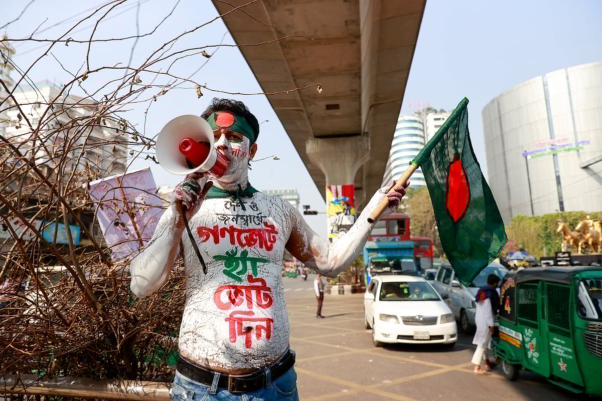 ছুটির দিন সরগরম ভোটের প্রচারণায়