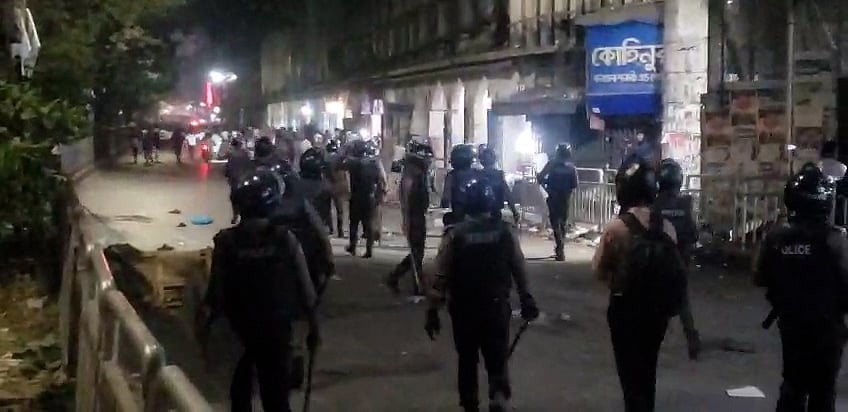 পুলিশের সঙ্গে ইনকিলাব মঞ্চের কর্মীদের দ্বিতীয় দফায় সংঘর্ষ, উত্তপ্ত শাহবাগ এলাকা