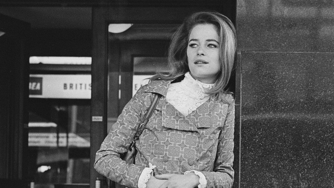 হঠাৎ ১৪ বছর বয়সী অভিনেত্রীর পরিচয় হয় কাস্টিং এজেন্টের সঙ্গে, অতঃপর...