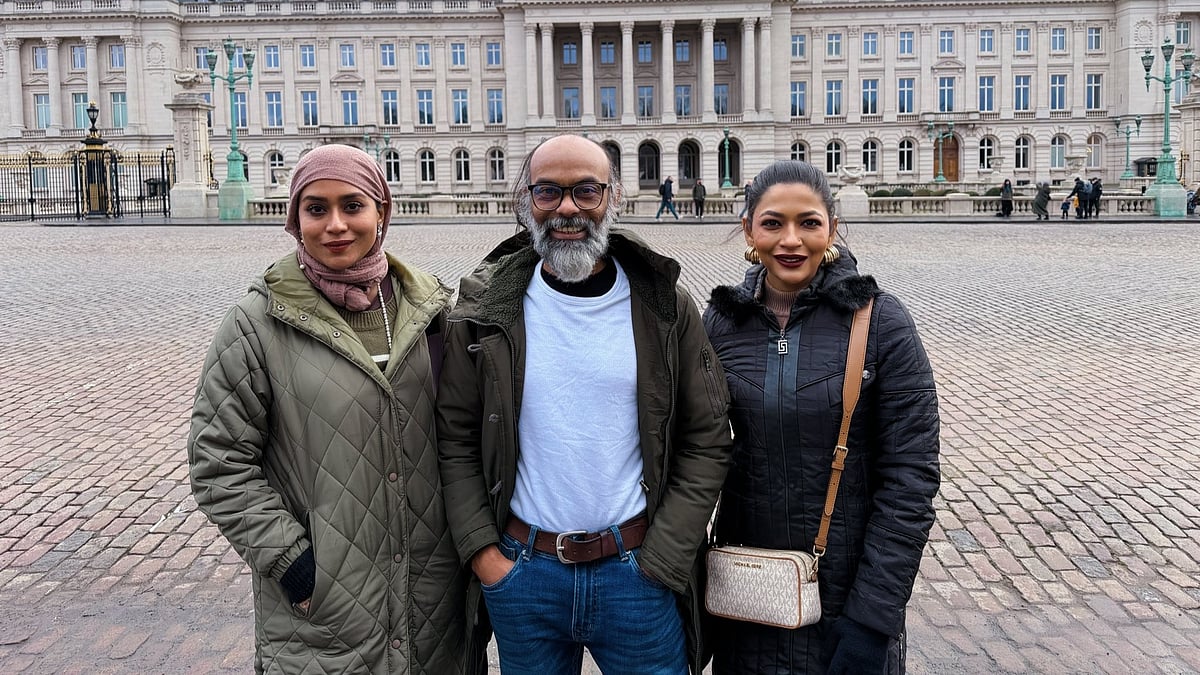 চকলেটের দেশে বাঁধনরা