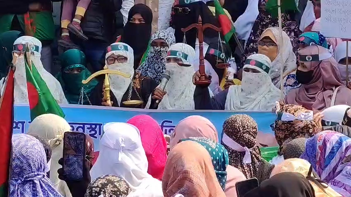 নির্বাচনের আগে নারী হেনস্তার ইস্যুতে বাগেরহাটে মাঠে জামায়াতের মহিলা শাখা