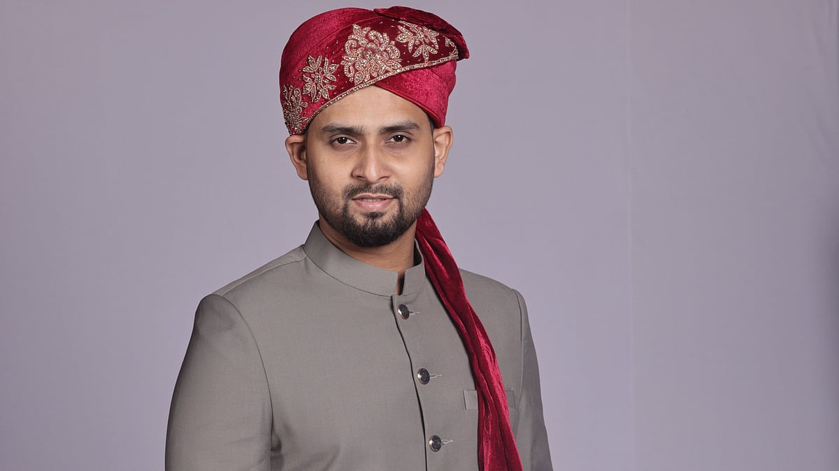 দেখুন বরের পোশাকের ট্রেন্ড, আপনার পছন্দ কোনটি