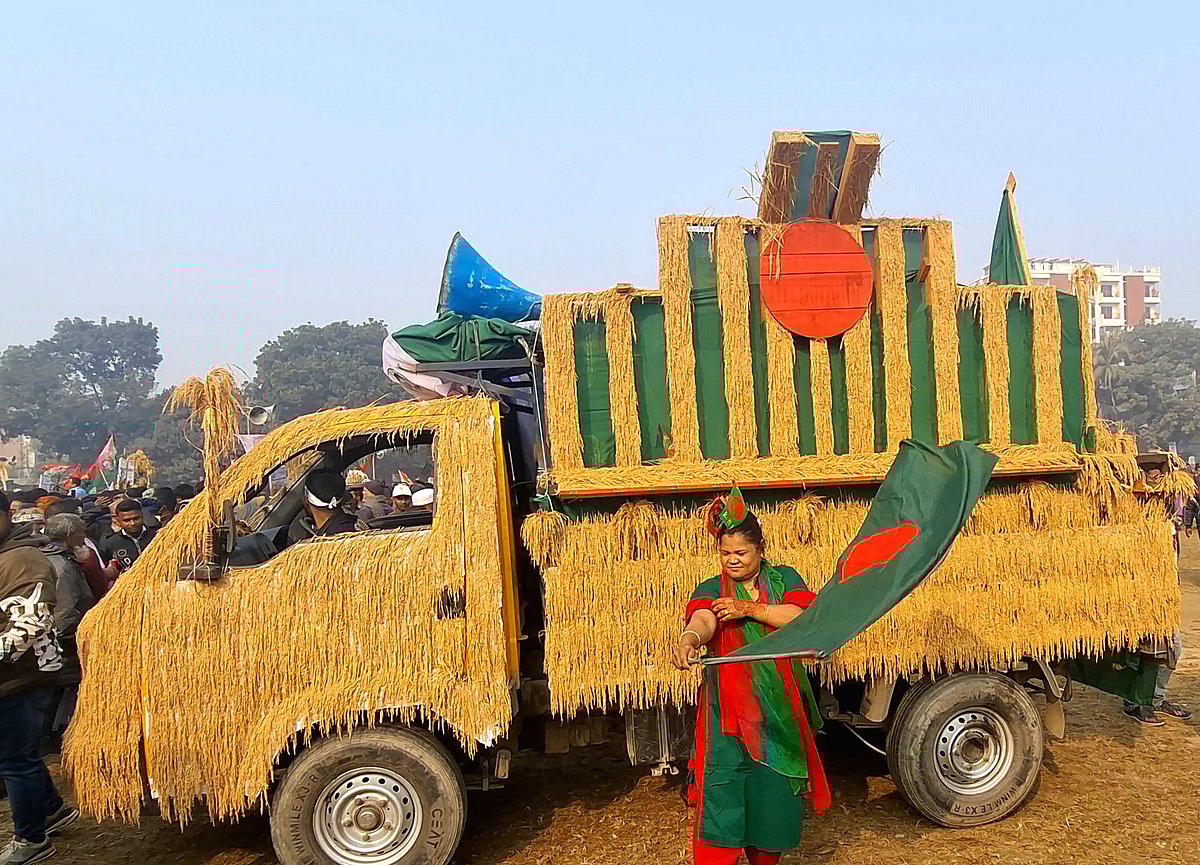 নির্বাচনের প্রচারে ব্যস্ত দলীয় প্রধান ও প্রার্থীরা