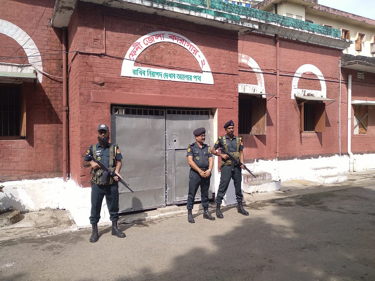 পোস্টাল ব্যালটে ভোট দিলেন ফেনীর দুই কারাগারের ৫১ বন্দী