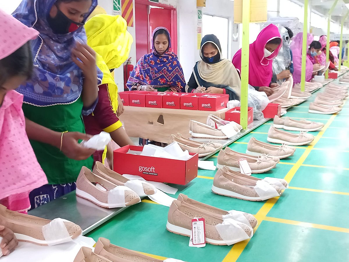 প্রত্যন্ত গ্রামের নারীদের তৈরি জুতা যাচ্ছে ইউরোপ-আমেরিকায়