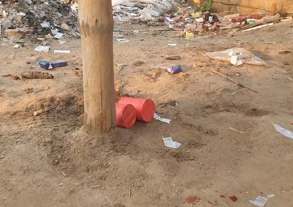 মেহেরপুরে বিএনপির আরেক নির্বাচনী ক্যাম্পের পাশ থেকে বোমাসদৃশ বস্তু উদ্ধার